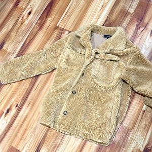 Super trendy / soft teddy jacket for fall/winter outfits and everyday fashion